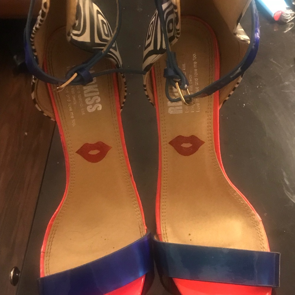 Shoes - Picture 4 of 4